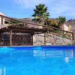 Finca Las Olivas - Unique Country House With Heated Pool