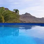 Finca Las Olivas - Unique Country House With Heated Pool
