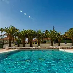 Seaview Friendly Holiday Home 4