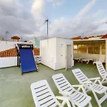 Habitaciones Triples Espaciosas Con Banos Privados En Maspalomas