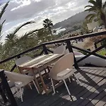 Designer Home With Incredible Views On Top Of The Beach