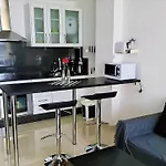 Yumbo Holiday Apartment - Tanife Roos