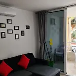 Yumbo Holiday Apartment - Tanife Roos