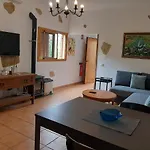 Peaceful House Set On A Vineyard & Work Friendly