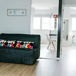 Stylish 2 Bedroom Apartment Near Alcaravaneras Beach