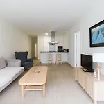 Homeforguest Modern Apartment In Las Canteras With Parking