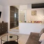 Apartment With Beautiful Sea Views