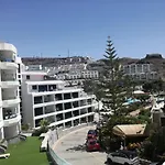 Two Bedroom Apartment 2 Min From Beach