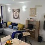 Apartment With Pool View