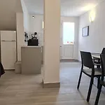 Modern Apartment Close To Beach.