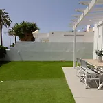 Espacioso Jardin Con Vistas