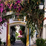 Marina Apartment With Garden