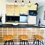 Seaview Friendly Holiday Home 8