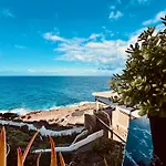 Un Mar Azul Que Brilla