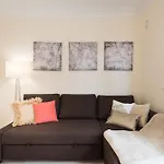 Beautiful Flat With Heated Pool Near The Beach