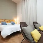 Triana 103 Rooms & Suites