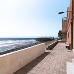 Home2Book Stunning Beachfront Apt, Pozo Izquierdo