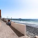 Home2Book Stunning Beachfront Apt, Pozo Izquierdo