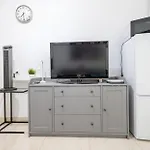Comfy Renovated Studio Next To The Beach