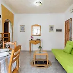 Apartment 3 Bedrooms Familieshi King Routes Wifi