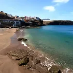 Villa Palomino - Sleeps 4 - Parking - Pet Friendly