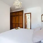 Big & Quiet Apartment Close To The Beach With Elevator