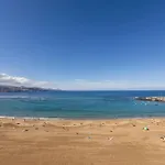 Estudio Frente A Las Canteras
