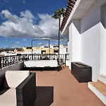 Large Villa With Huge Private Pool, Jacuzzi, & Gym