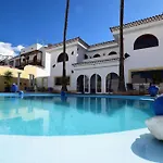 Large Villa With Huge Private Pool, Jacuzzi, & Gym