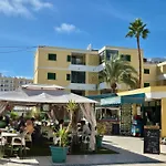 Las Olas Palmeras