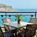 Su Eminencia - Sea View Apartment With Modern Comforts