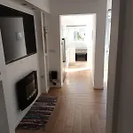 Agreable Bungalow Avec Grande Terrasse Et Piscine