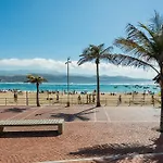 Aguas Verdes En La Playa