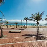 Aguas Verdes En La Playa