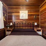 Camping Cabin - Private Solarium & Pool - Bbq