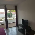 5 Min Walk From Yumbo! 120