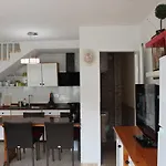 Casa Feliz En El Complejo Las Fresas