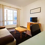 Nice Centric And Near To The Beach II