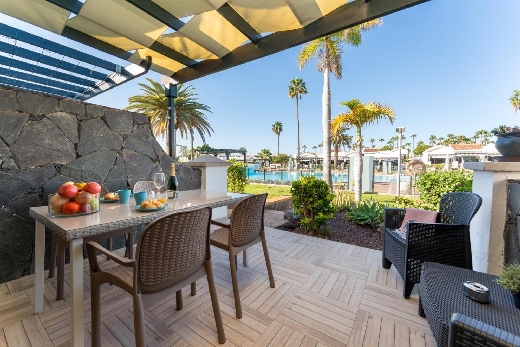 Renovated House Front-pool Vakantiehuis *