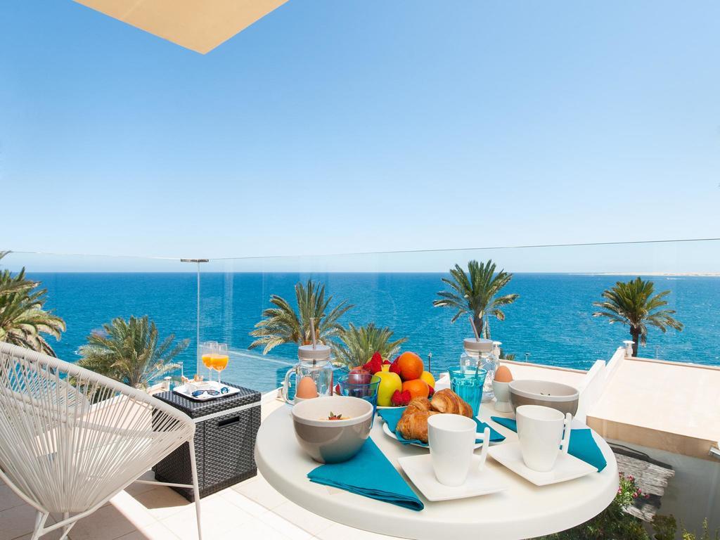 Seaviews & Terrace Flores